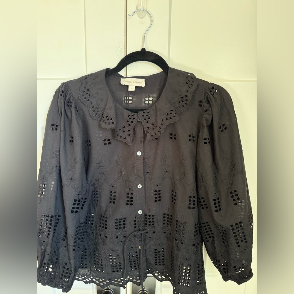 Jennifer & Grace Black Eyelet Button-Up Blouse with Peter Pan collar. Size L.